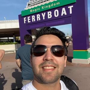 Meet your Posher, Carlos